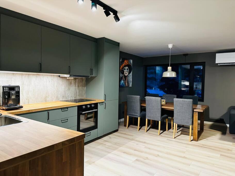 Familievennlig Apartment Тведестранн Экстерьер фото